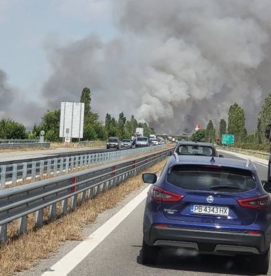 Гледката на магистралата е потресаваща.

Снимки: фейсбук.