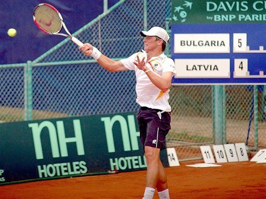 Тихомир Грозданов и съотборниците му от българския национален тим по тенис не успяха да остранят Латвия за купа "Дейвис"
Снимка Атанас Кънев