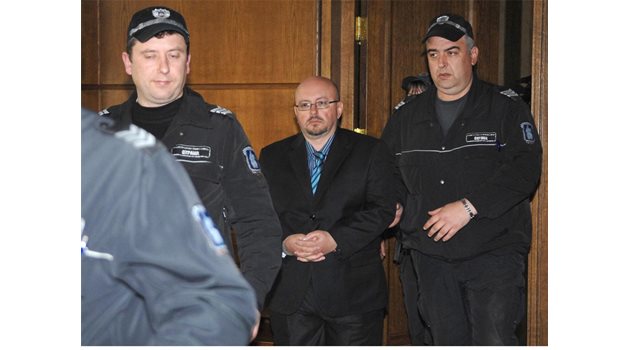 НА ТОПЛО: Борислав Ралчев остана в ареста.