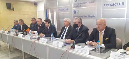Зам.–министър в Пловдив: Преговаряме с производители на олио и хляб за цените
