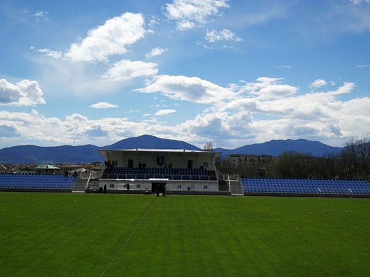 Стадионът, който е част от спортен комплекс "Васил Левски". Снимка: Община Карлово