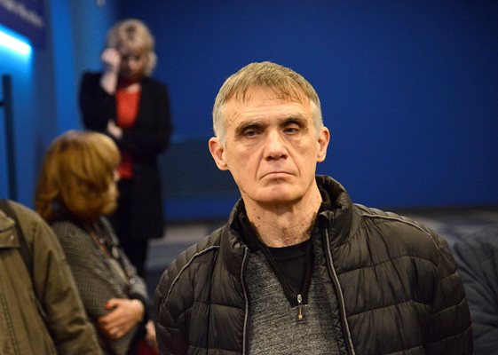 Александър Каракачанов също е сред героите на книгата на Димитър Луджев като активен участник в Клуба за гласност и в събитията след 10 ноември 1989 г.
СНИМКА ЙОРДАН СИМЕОНОВ