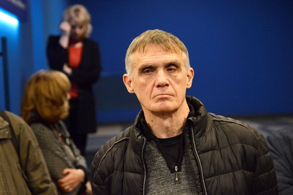 Александър Каракачанов също е сред героите на книгата на Димитър Луджев като активен участник в Клуба за гласност и в събитията след 10 ноември 1989 г.
СНИМКА ЙОРДАН СИМЕОНОВ