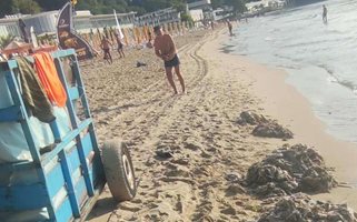 Вижте какво изплува на варненския плаж, докато се притесняваме от замърсяване от “Каховка” (Снимки)