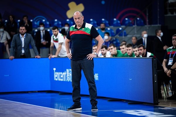 Треньорът на баскетболистите се озъби на критици за загубата от Норвегия