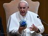 Папа Франциск похвали естествената красота на среща с пластични хирурзи