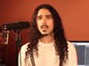 Мъж изпя „Бохемска рапсодия” с 42 различни гласа (Видео)