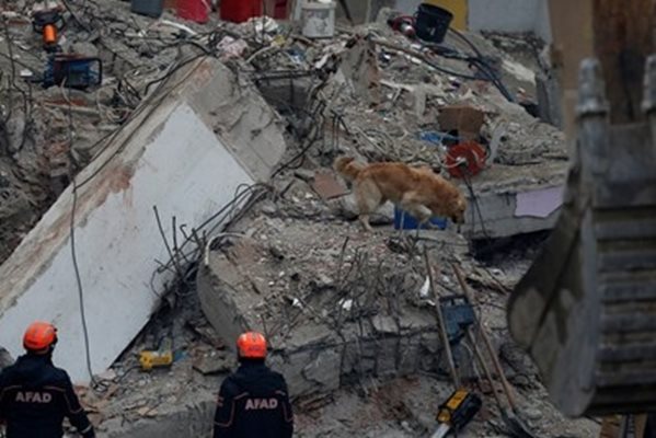 на 6 февруари в Картал - друг квартал на Истанбул - 21 души загубиха живота си при сходни обстоятелства. Снимка: Ройтерс