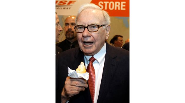 Уорън Бъфет се храни като 6-годишен – сладолед, чипс и кола.  СНИМКА: РОЙТЕРС