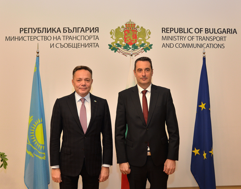 Министър Гвоздейков и посланикът на Казахстан говориха за бърза свързаност