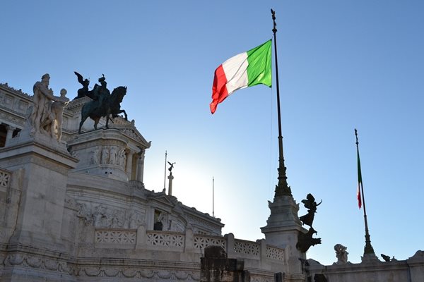 Стачка в Италия блокира транспорта в Рим, Милано и Неапол