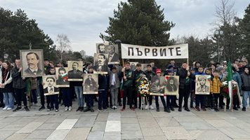 Ученическо шествие "Първите" поведе в Добрич граждани и гости на честването за 3 март