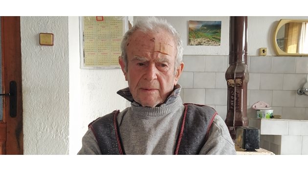 91–годишният о.з. подп. Ангел Кибарски не спира да се връща към годините си на боен пилот.