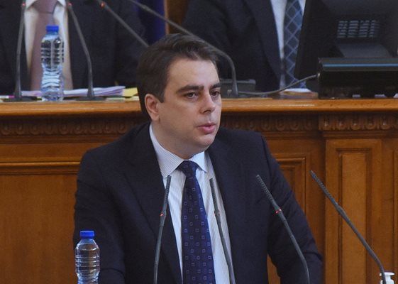 Вицепремиерът Асен Василев обяви, че България ще произвежда ток в централа, която изгаря отпадъци, вместо да ползва газ, за да не е зависима държавата от вносен енергоизточник. 
