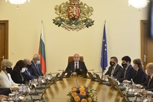 Започва смяна на дипломати от кабинета на Гълъб Донев
