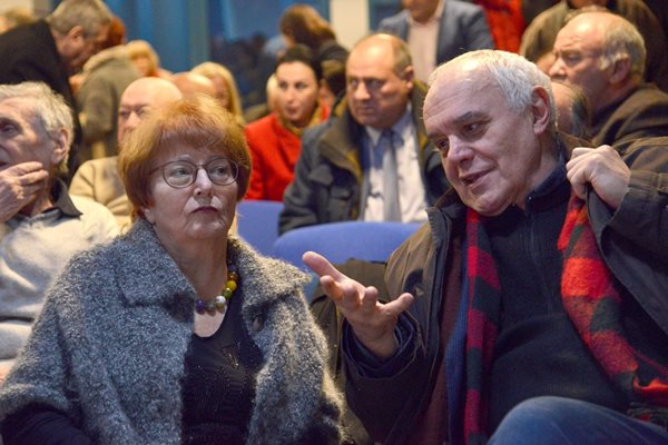 Копринка Червенкова разговаря с Андрей Райчев на премиерата на книгата на Димитър Луджев
СНИМКА ЙОРДАН СИМЕОНОВ