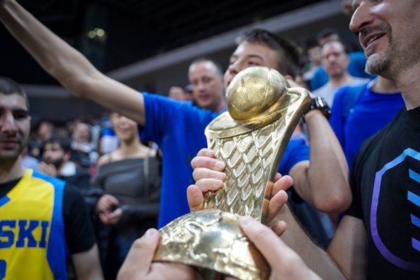 Трофеят за победител в турнира за купата България Снимка: LAP.BG