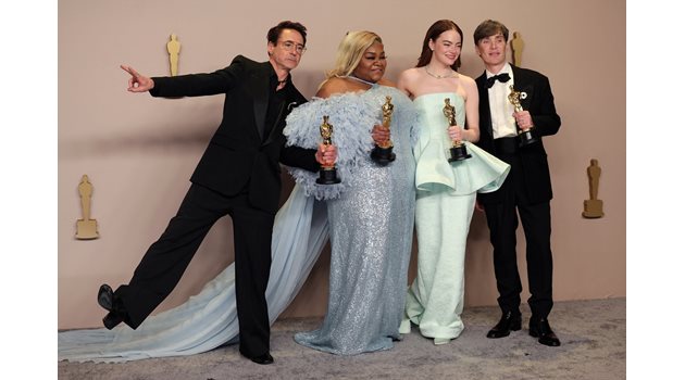 Носителите на "Оскар" Робърт Дауни-Джуниър, 
Дивайн Джой Рандолф, Ема Стоун и Килиън Мърфи (от ляво на дясно)