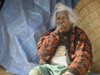 Жена от Непал на 112 години пуши от 17-годишна (видео)