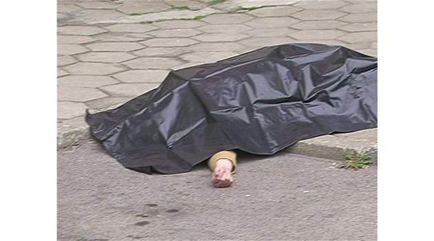 НЕОБРАТИМО: Безжизненото тяло на Марианка Фиданова.
Снимка: телевизия “Телекабел”