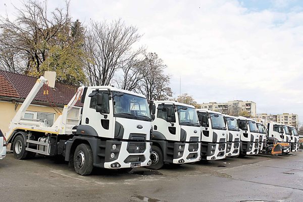 Новите мултифункционални машини позволяват да извършват различни дейности. Снимки: Чистота