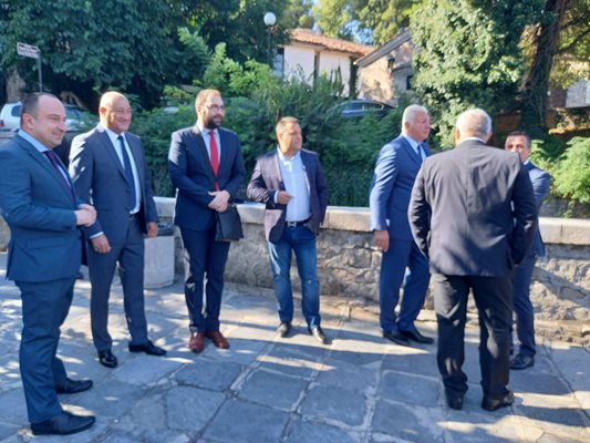 Политици се събраха в Пловдив за тържествения молебен в деня на Съединението. Снимки: Ваня Драганова