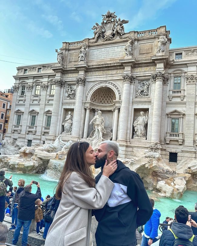 Спас и Поли се целуват страстно в Рим