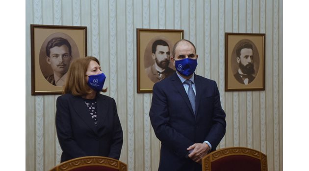 Цветан Цветанов на срещата с президента Радев, а до него е Джема Грозданова