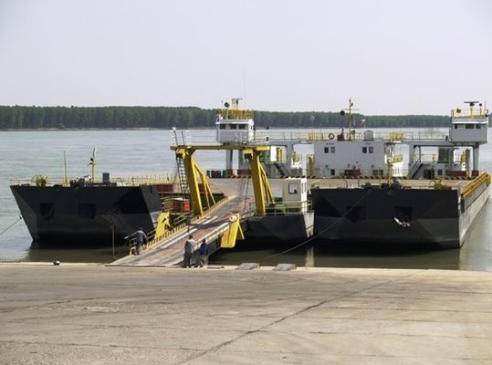 Заради усложнената обстановка фериботът в Оряхово временно спира работа.
Снимка: Архив