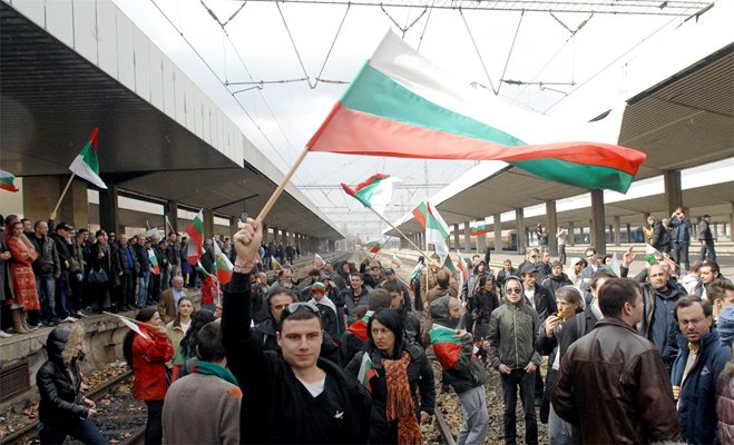 Протестиращите в столицата блокираха влаковете