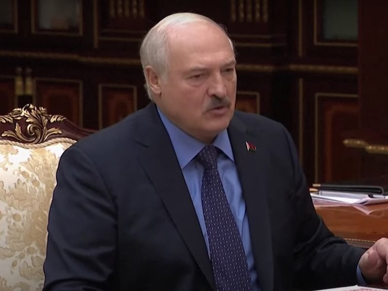 Отрекоха Лукашенко да се е извинявал на Зеленски за руските ракети, изстреляни от Беларус