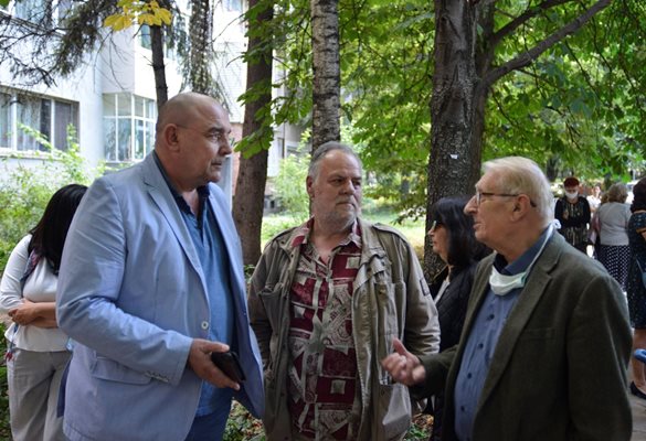 Калин Сърменов, Ивайло Калоянчев и Светослав Пеев също бяха сред гостите на откриването на паметната плоча.