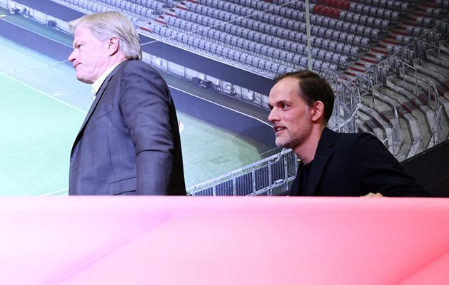 Изпълнителният директор на "Байерн" Оливер Кан и Томас Тухел пристигат на пресконференцията, официализирала треньорската смяна в "Байерн".