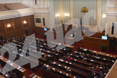 Депутатите решават дали да разпуснат НС СНИМКИ: Велислав Николов