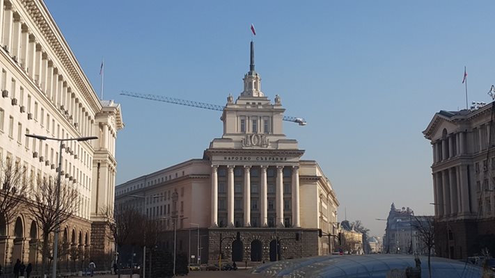 Депутатите от "Воля-българските родолюбци" предлагат заседанията на Народното събрание да бъдат преместени в сградата на бившия Партиен дом.