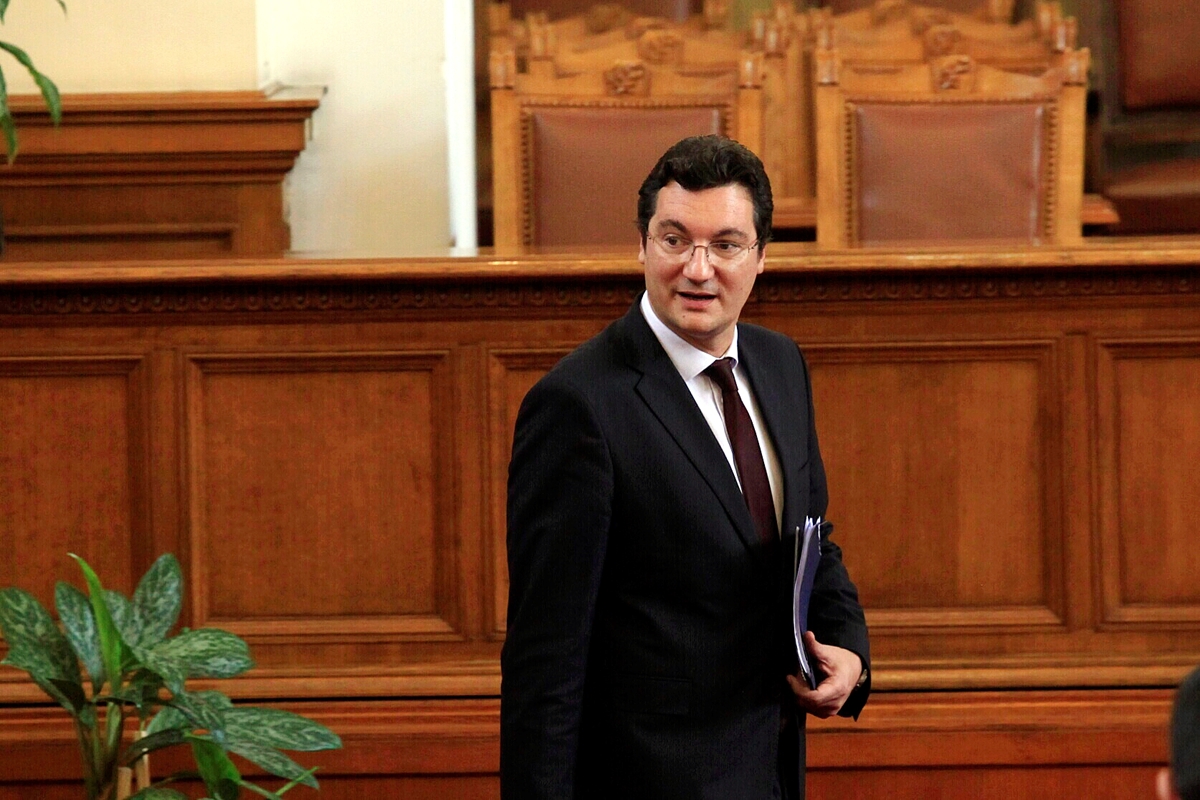 Зарков подписа указа за обнародване на механизма за разследване на главния прокурор