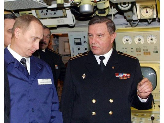 Владимир Куроедов докладва на Владимир Путин.