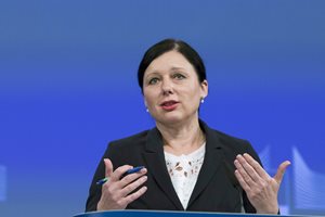 Еврокомисар Вера Йоурова: Върнахте  реформата в правосъдието, чакаме дела на терен