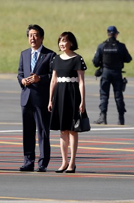 Японският премиер Шиндзо Абе заедно със съпругата си Акие