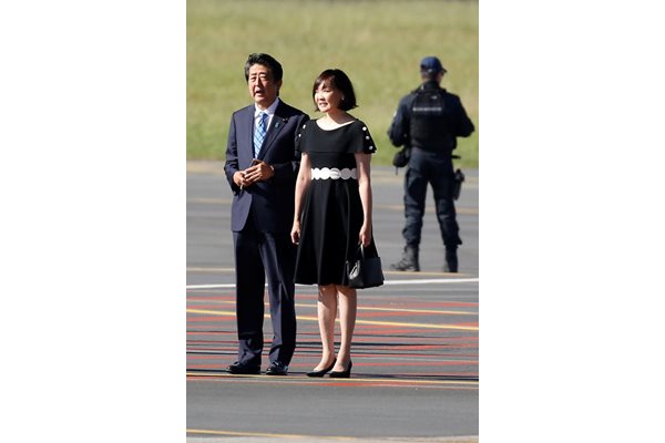 Японският премиер Шиндзо Абе заедно със съпругата си Акие