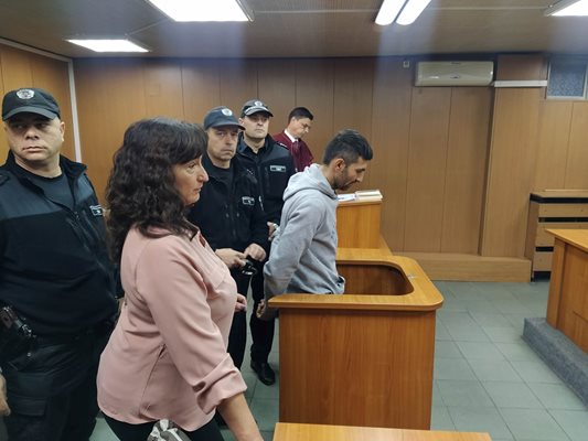 Александър Пашов поиска по-лека мярка в съдебната зала. Снимки и видео: Авторът