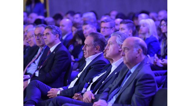 Бившите президенти на България Росен Плевнелиев и Петър Стоянов също присъстваха на събитието