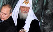 Путин присъства на пасхалното богослужение в "Христос Спасител" в Москва