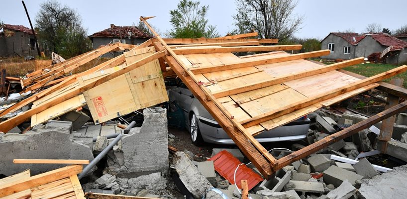 Обявено е бедствено положение в исперихското село Лъвино след ураганния вятър
