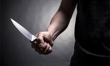 Мъж наръга жена си с нож след скандал
