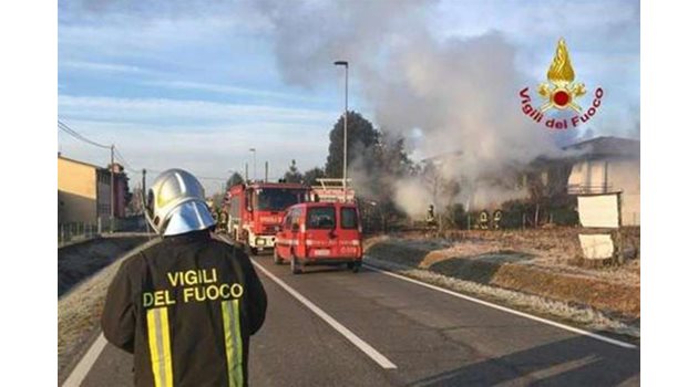 Пожарът в Батипаля, където загина българката СНИМКА: Италиански пожарникари

