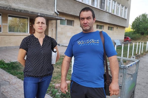 Майката и бащата на Данислава - Елена и Стоян Стоянови, сега гледат внука си и се надяват да разберат причините за смъртта на дъщеря си.