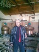 Василис Каляс е сред най-известните производители на ракия в района на Драма.
СНИМКИ И КЛИПОВЕ: АВТОРЪТ