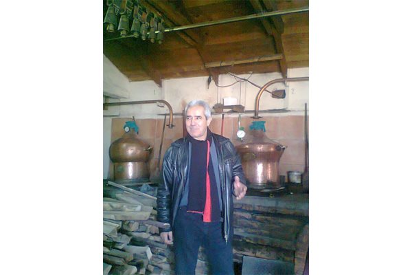 Василис Каляс е сред най-известните производители на ракия в района на Драма.
СНИМКИ И КЛИПОВЕ: АВТОРЪТ