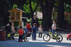 1 юни в Пловдив: Деца празнуват с балони, фонтани и сладолед (снимки)